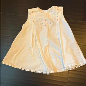 EUC strasburg White Sleeveless Dress with Floral Embroidery size 3